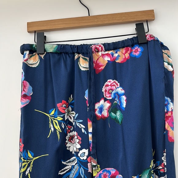 Johnny Was blue floral silk pant, size S - Picture 3 of 7